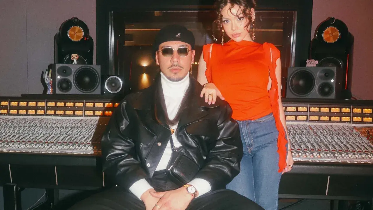 Apache 207 und eine Frau im Studio, vielleicht beim Aufnehmen des "Wunder" Songtexts.