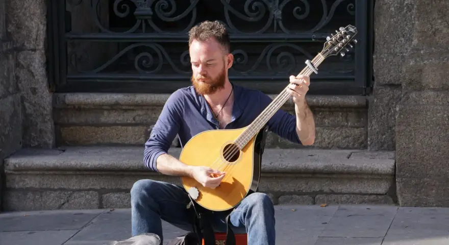 Musikgenres mit F: Entdecke Funk, Folk, Fado & mehr